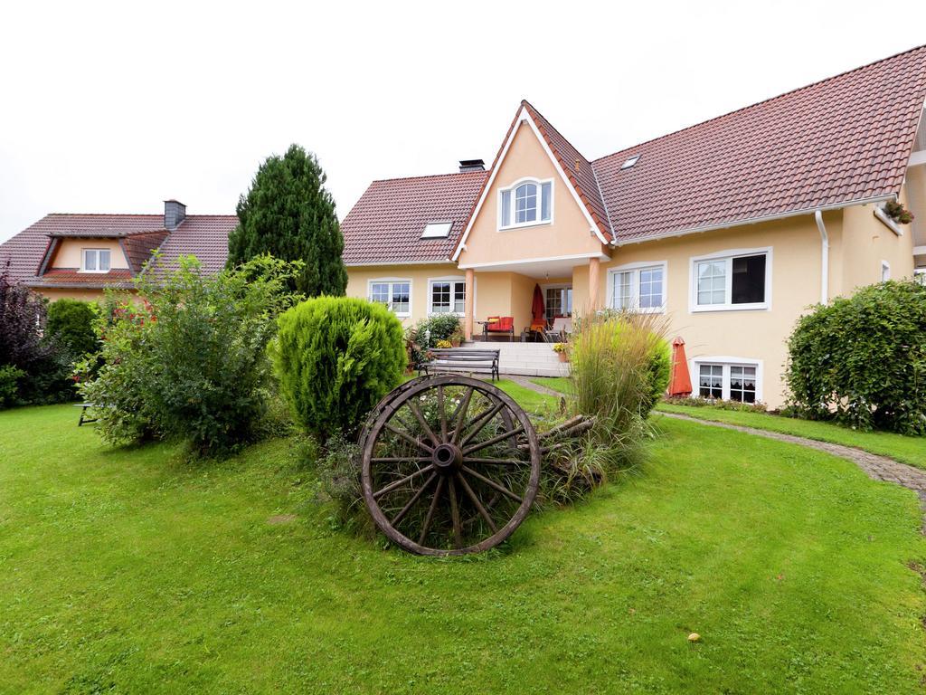 Cozy Apartment In Gerolstein With Garden Exterior foto